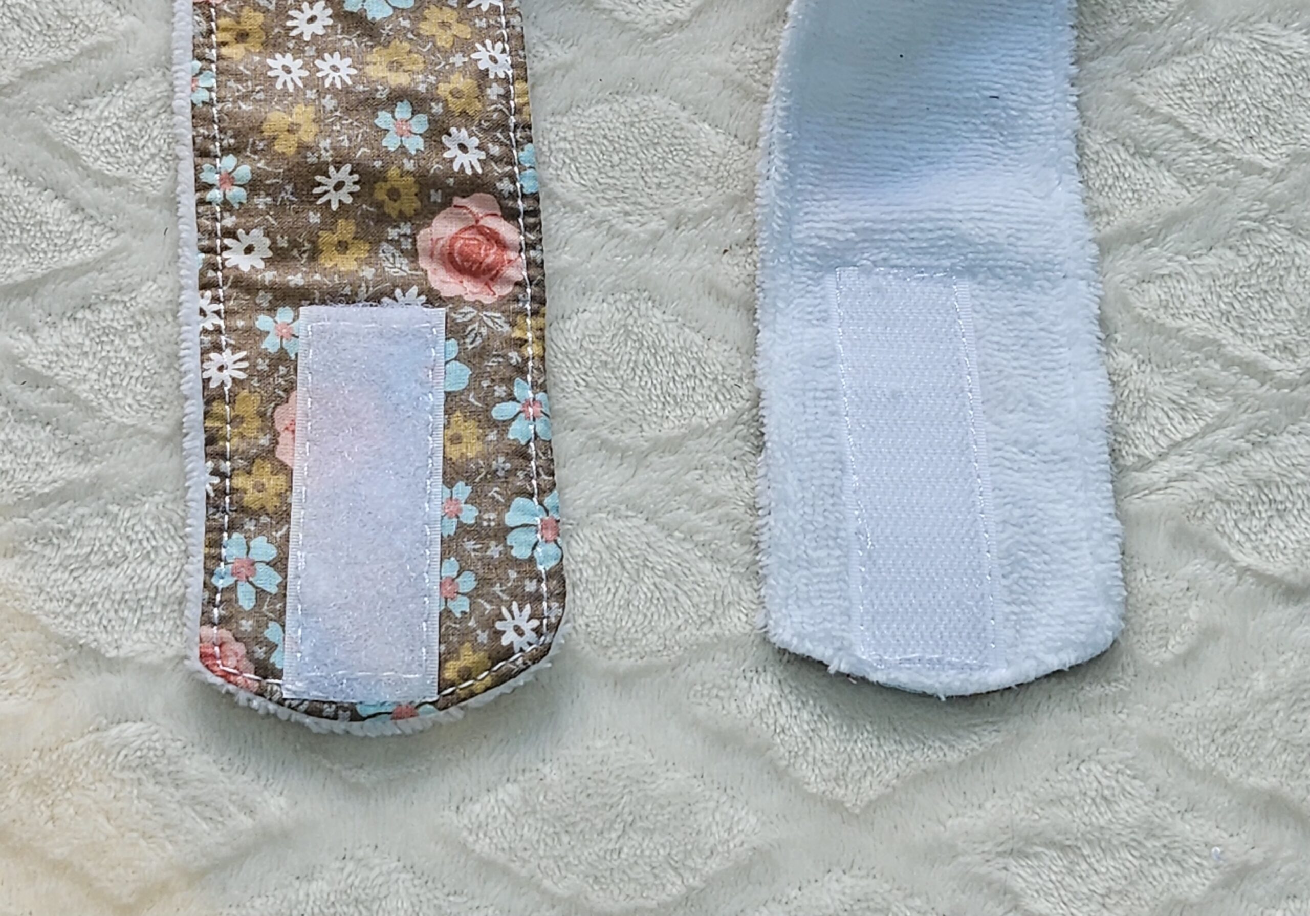 Kit beauté motif fleuri marron – Image 5