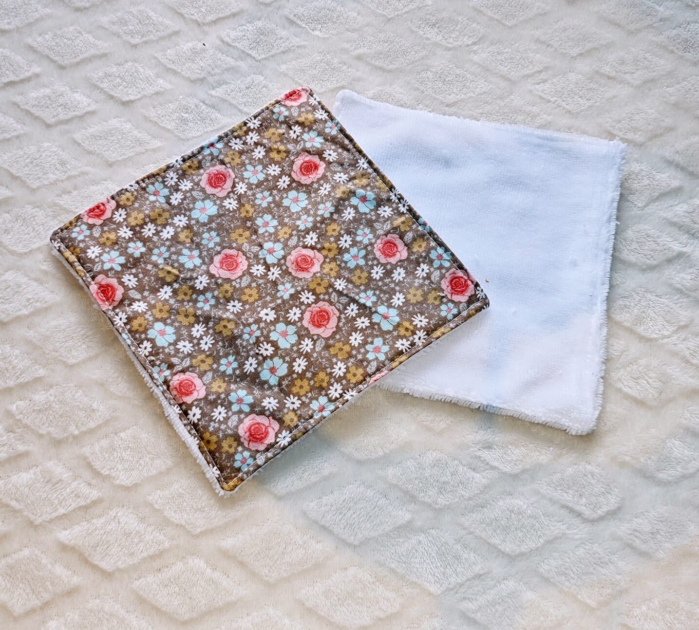 Kit beauté motif fleuri marron – Image 3
